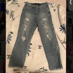 hollister ripped jeans (curvy)